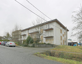 13478 Hilton Rd in Surrey, BC - Building Photo - Primary Photo