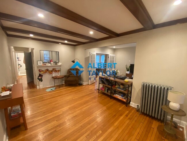 21 Moraine St, Unit 1 in Boston, MA - Foto de edificio - Building Photo