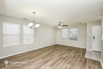 525 Linacre Dr in Crowley, TX - Foto de edificio - Building Photo