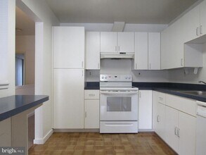 3 N Christopher Columbus Blvd in Philadelphia, PA - Foto de edificio - Building Photo