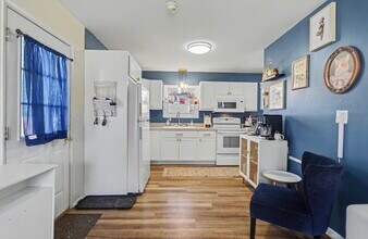 133 W Hughes St in Marshall, MI - Building Photo - Building Photo