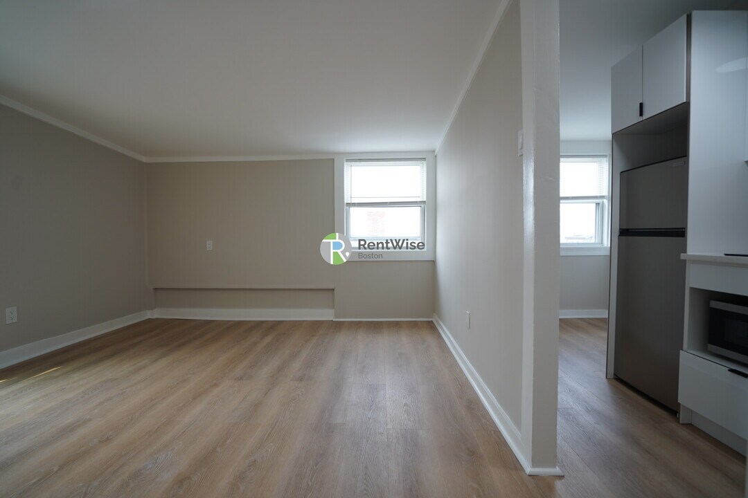 142 Dorchester St in Boston, MA - Building Photo