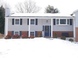 6408 Glasgow Cir in Sykesville, MD - Building Photo