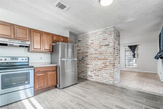 5411 Ingomar Way in Houston, TX - Building Photo - Building Photo