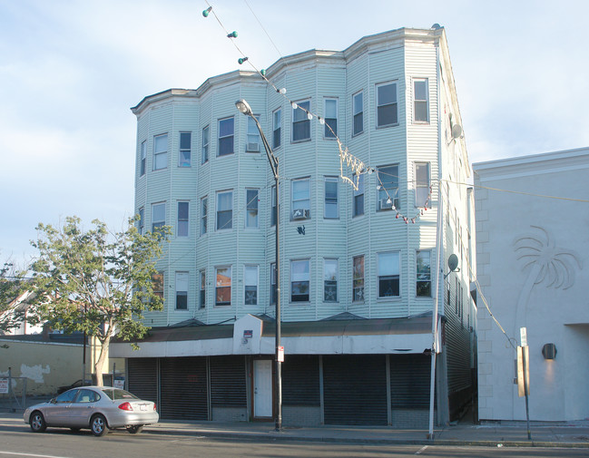 58 Common St in Lawrence, MA - Foto de edificio - Building Photo