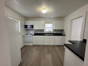 227 S Walnut St in Marshfield, MO - Building Photo - Building Photo