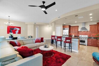 8 Biltmore Estates Dr in Phoenix, AZ - Building Photo - Building Photo