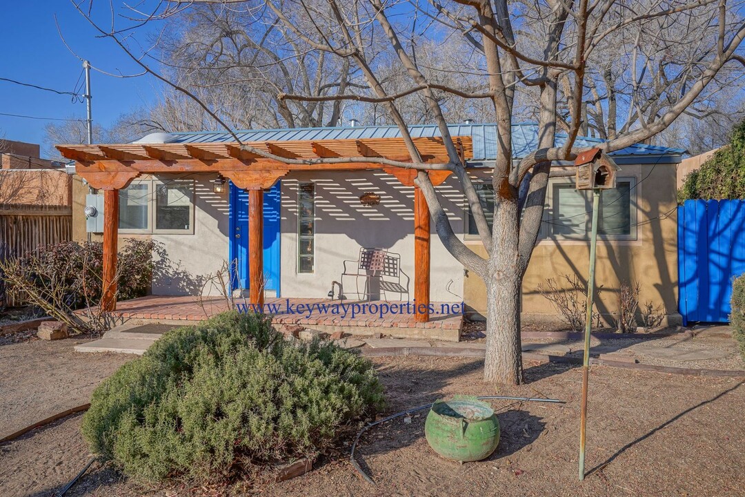 6721 Guadalupe Trail NW in Los Ranchos de Albuquerque, NM - Building Photo