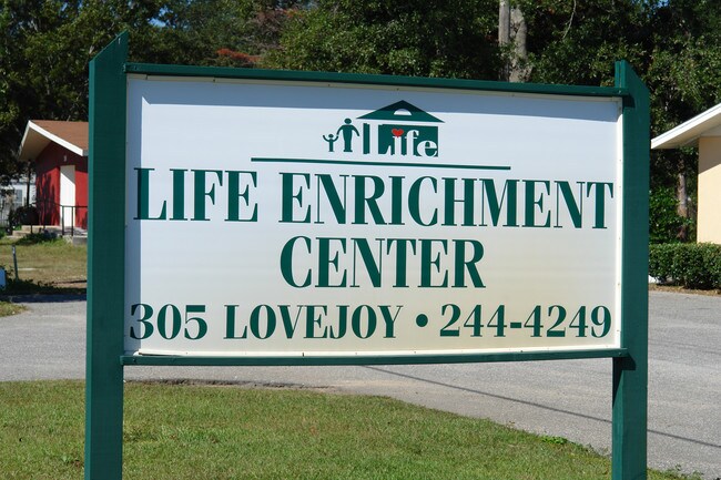 305 Lovejoy Rd in Fort Walton Beach, FL - Foto de edificio - Other