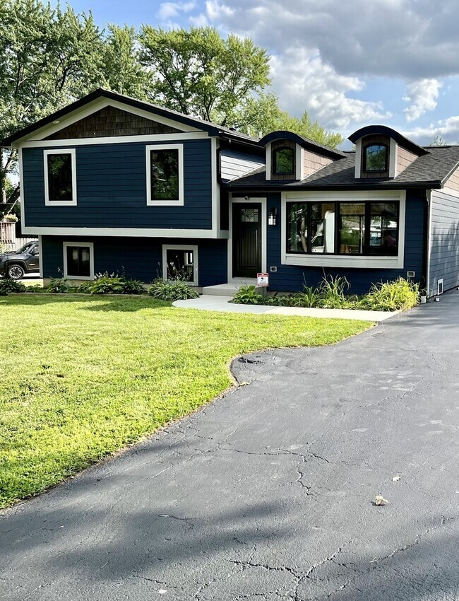 property at 2125 Burr Oak Ln