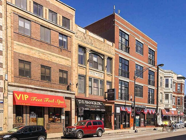 3345 N Clark St, Unit M02B in Chicago, IL - Building Photo - Building Photo