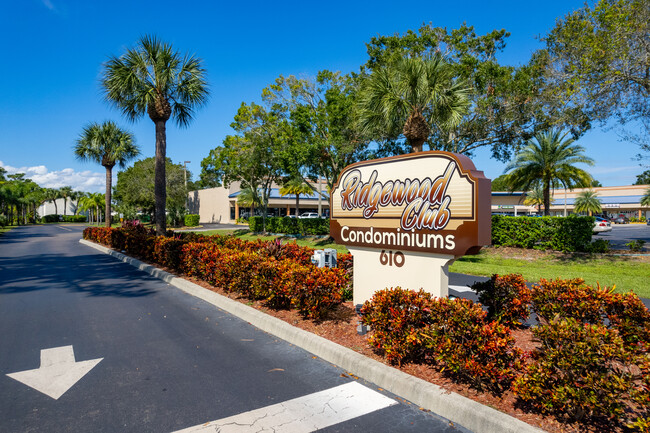 Ridgewood Club Condominiums in Melbourne, FL - Foto de edificio - Building Photo