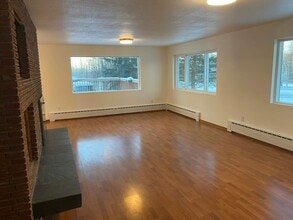 3708 Jewel Lake Rd in Anchorage, AK - Building Photo - Building Photo