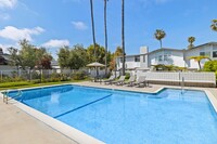 4310 Spindrift Rd in Newport Beach, CA - Building Photo - Building Photo