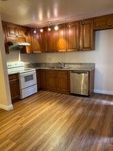 7300 Lennox Ave, Unit I19 in Van Nuys, CA - Building Photo - Building Photo