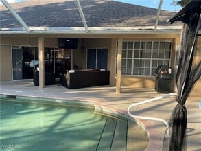 6715 Willow Lake Cir in Ft. Myers, FL - Building Photo - Building Photo