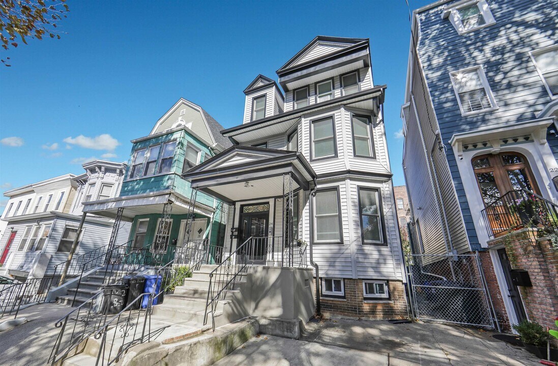 24 BELMONT Ave in Jersey City, NJ - Building Photo