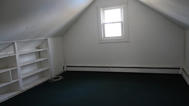51 Bellerose Rd in Sound Beach, NY - Foto de edificio - Building Photo
