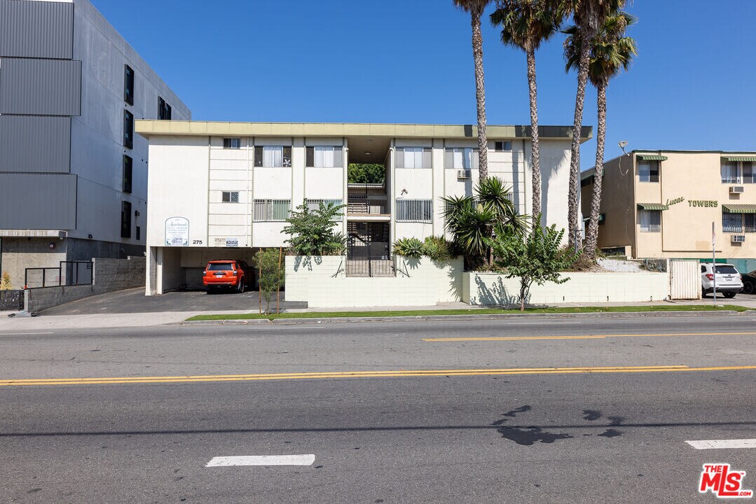 275 Lucas Ave in Los Angeles, CA - Building Photo