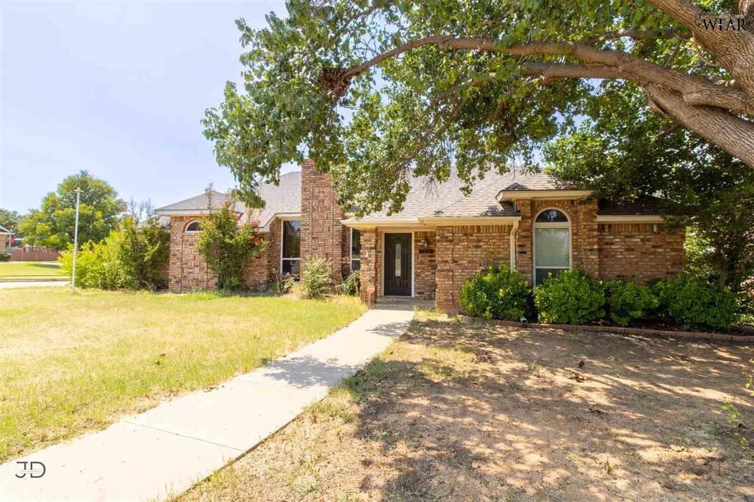 2224 Sandcastle Rd in Wichita Falls, TX - Building Photo