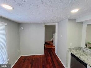 7445 Aspenpark Rd in Lorton, VA - Building Photo - Building Photo