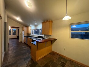 3030 Park St-Unit -8324bbcd-cfee-11eb-9ec0-12ca8bf24259 in Eureka, CA - Building Photo - Building Photo