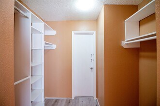 3162 Windchase Blvd in Houston, TX - Building Photo - Building Photo