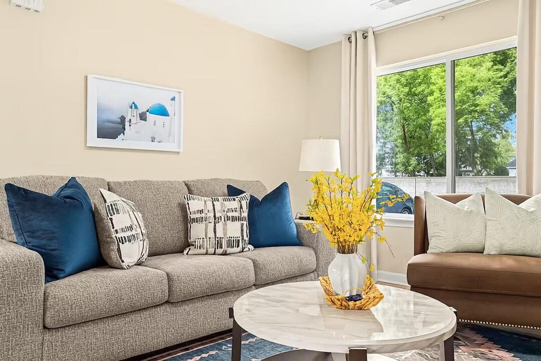 18459 Sharon Ln in Roseville, MI - Foto de edificio