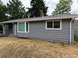 14546 25th Ave NE in Shoreline, WA - Building Photo