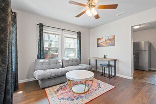 1004 E Powell Ave in Fort Worth, TX - Building Photo