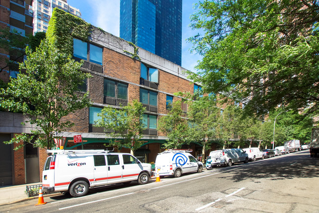 410-412 W 43rd St in New York, NY - Foto de edificio - Building Photo