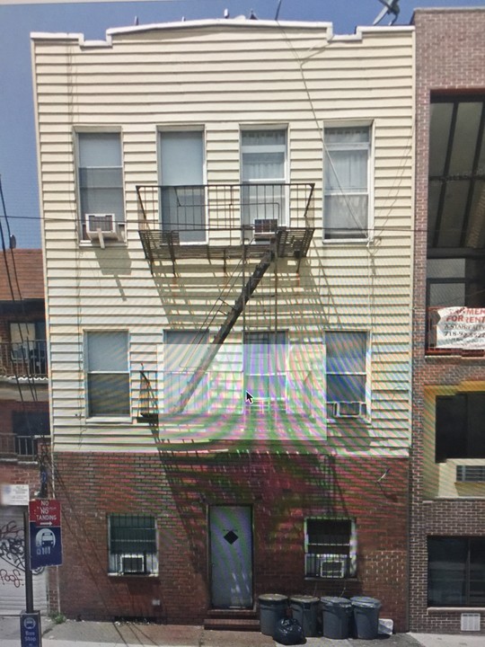 2060 Steinway St in Astoria, NY - Building Photo