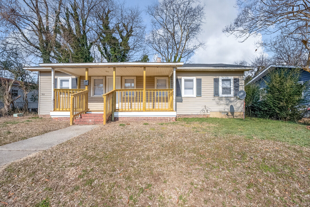 703 E Poythress St in Hopewell, VA - Foto de edificio