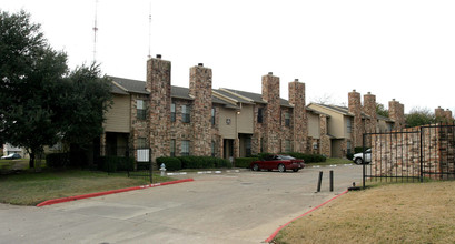 Glenbrook Apartment Homes in Garland, TX - Building Photo - Building Photo