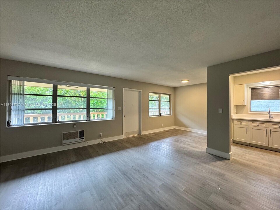 4317 NE 21st Ave in Fort Lauderdale, FL - Building Photo