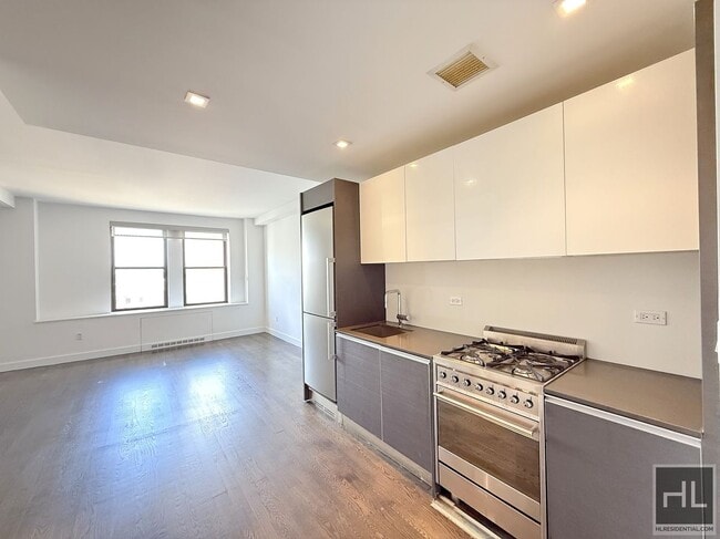 NO fee Sunny 1 bedroom 1 bathroom with was