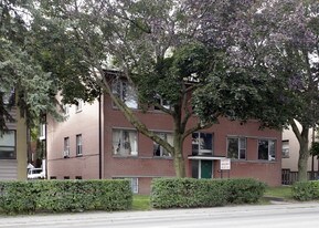 421 Lawrence Ave W in Toronto, ON - Building Photo