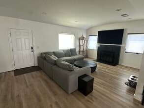 3905 Gaviota Ave in Long Beach, CA - Building Photo - Building Photo