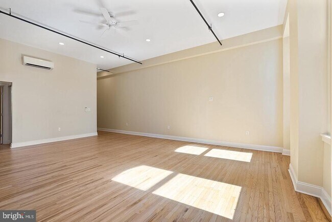 2029 Walnut St in Philadelphia, PA - Building Photo - Building Photo