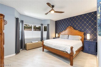 1018 Woodshire Ln in Naples, FL - Foto de edificio - Building Photo