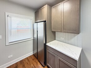 2405 S Leavitt St in Chicago, IL - Building Photo - Building Photo
