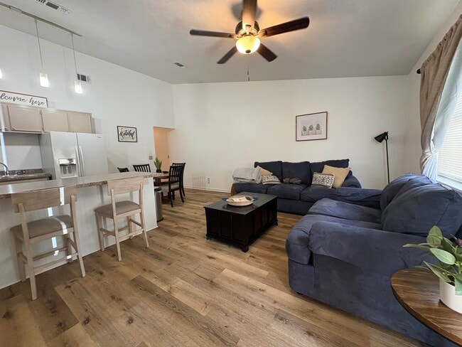 2073 Continental Ave in Tallahassee, FL - Building Photo - Building Photo
