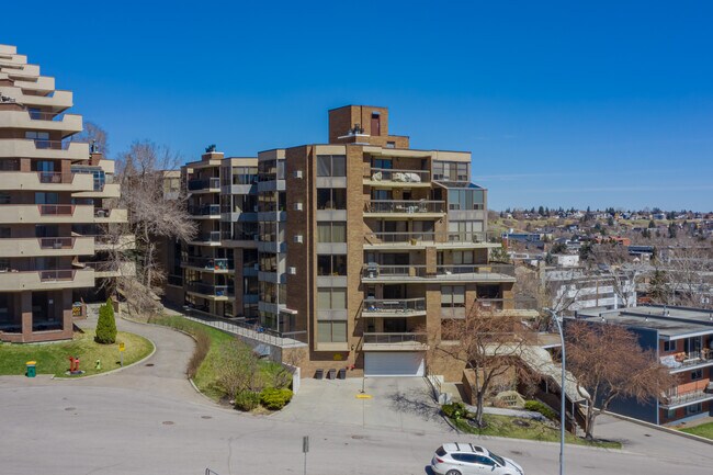 Holly Point in Calgary, AB - Building Photo - Building Photo
