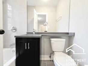 437 W Belden Ave, Unit B206 in Chicago, IL - Building Photo - Building Photo