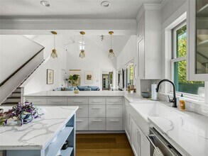 1500 Northwood Rd in Austin, TX - Building Photo - Building Photo