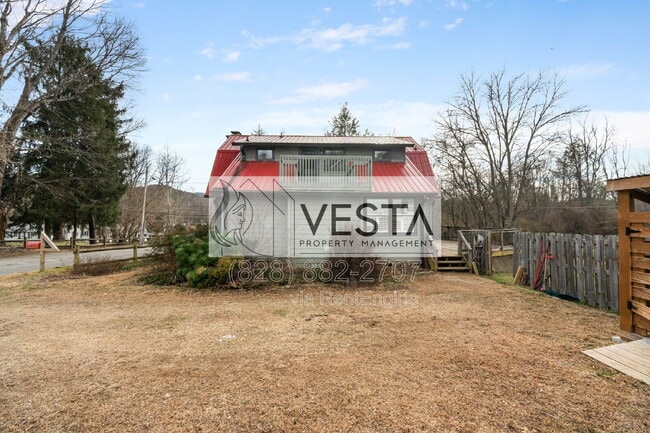 4 Riddle Rd in Swannanoa, NC - Building Photo - Building Photo
