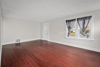 246 Louisa Ave in Ferguson, MO - Building Photo - Building Photo