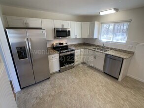 858 Hazelvalley Dr in Hazelwood, MO - Building Photo - Building Photo