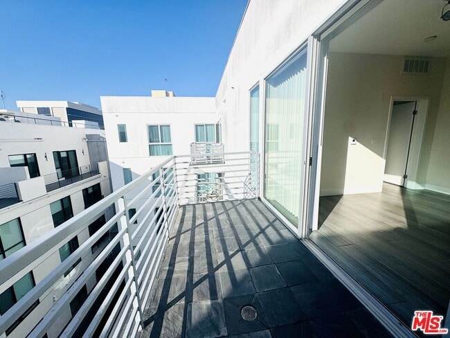 1241 5th St in Santa Monica, CA - Building Photo - Building Photo