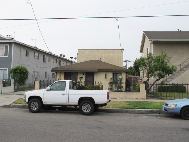 1560 W 227th St in Torrance, CA - Foto de edificio - Building Photo